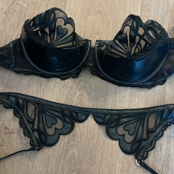Honey Birdette Hearts bra and garter set in Black - Picture 5 of 9